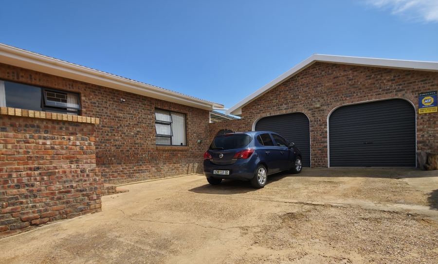 3 Bedroom Property for Sale in Wavecrest Eastern Cape
